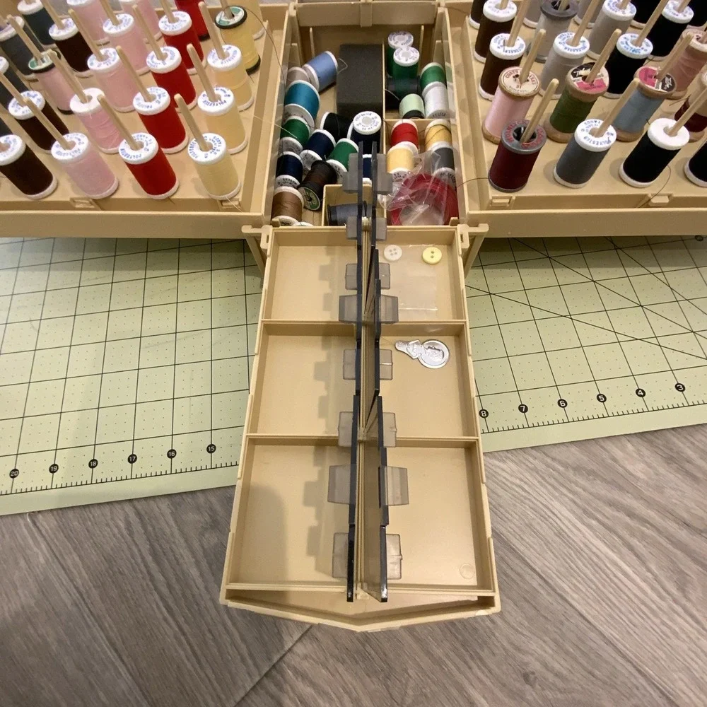 1983 World Wide Media Sunbeam Folding Plastic Sewing Box Organizer Caddy